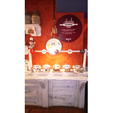  «Новомосковський посуд» подарував каструлі пекарні сирників і штрудель «Львівські пляцки»